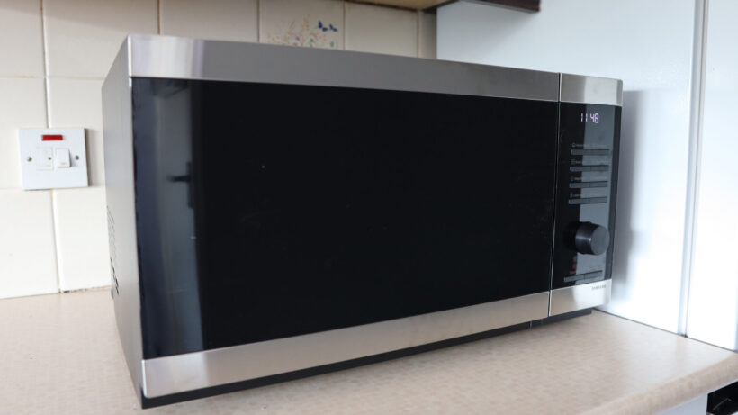 can-you-microwave-an-aluminum-tray-safety-guide